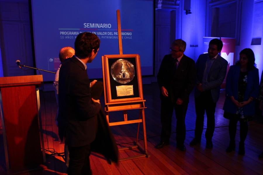 Imagen de Consejo de Monumentos Nacionales entrega reconocimiento a la Subsecretaría de Desarrollo Regional