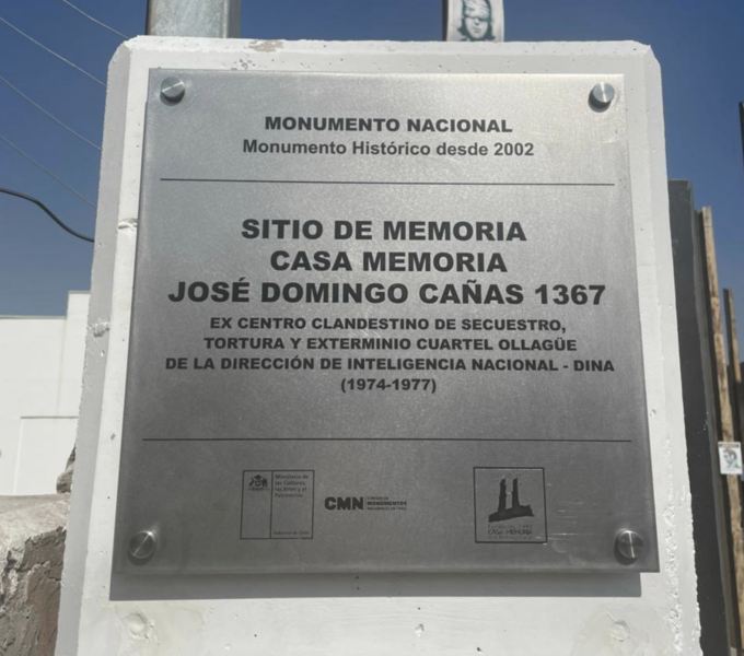 Imagen de CMN y Fundación 1367 instalan placa identificatoria como Sitio de Memoria en recinto de José Domingo Cañas, ex Cuartel Ollagüe de la DINA