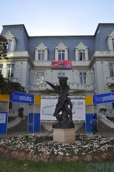 Imagen del monumento Edificio de Avenida Libertad 250, entre calles 3 y 4 Norte, incluido el parque que lo circunda