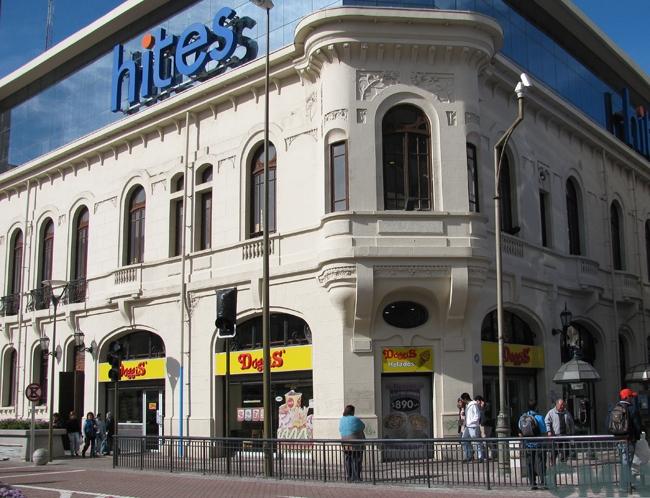 Imagen del monumento Inmueble ubicado en calle Barros Arana esquina Castellón