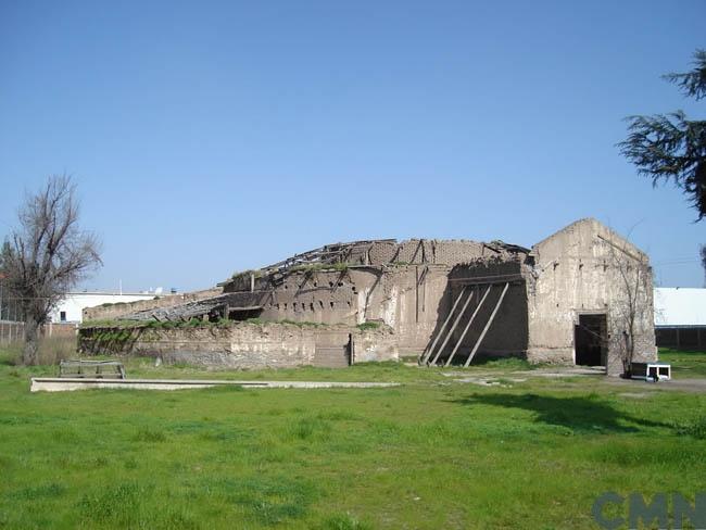 Imagen del monumento Construcciones y parque de la antigua bodega de vinos de la ex Viña San Carlos
