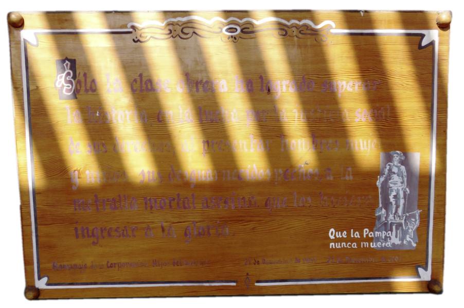 Imagen del monumento Memorial A Los Mártires De La EscueLa Santa María