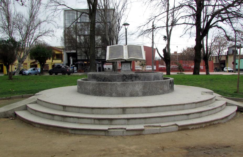 Imagen del monumento La Biblia