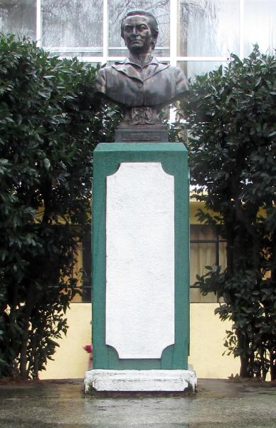 Imagen del monumento GabrieLa Mistral