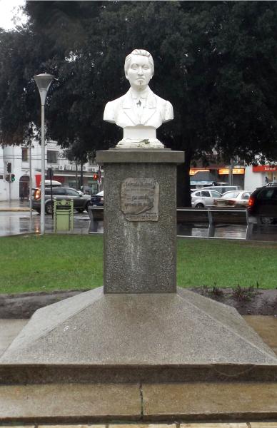 Imagen del monumento GabrieLa Mistral
