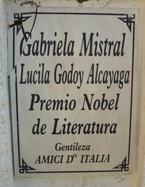 Imagen del monumento GabrieLa Mistral