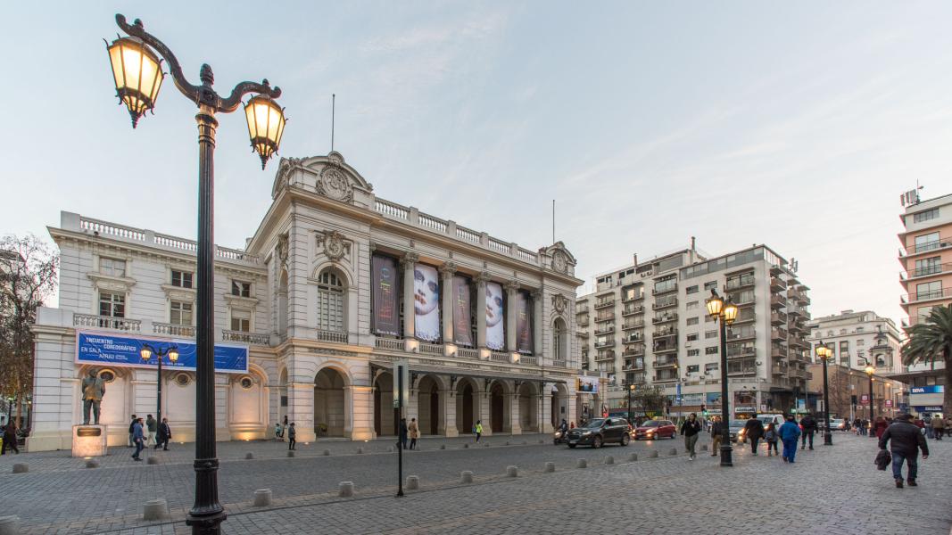 Imagen del monumento Conjunto de tres propiedades que dan a la plazoleta Patricio Mekis (casas de Josefina Subercaseaux, Francisco Subercaseaux y Julio Subercaseaux )