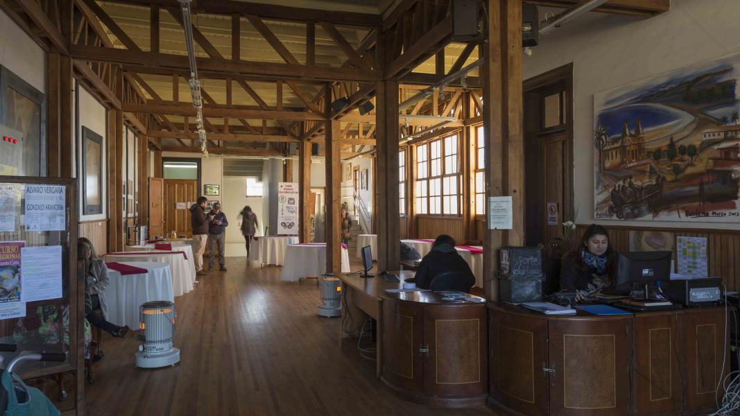 Imagen del monumento Casino de Pichilemu y los jardines del Parque Agustín Ross