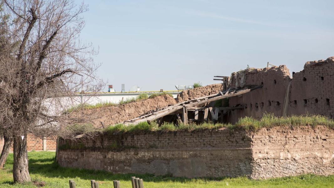 Imagen del monumento Construcciones y parque de la antigua bodega de vinos de la ex Viña San Carlos
