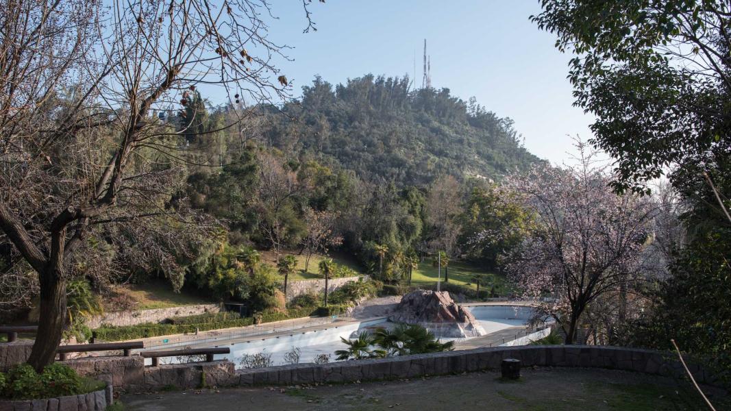 Imagen del monumento Entorno del Mural obra de María Martner y de Juan O´Gorman del Balneario Tupahue