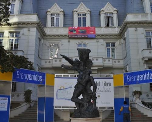 Imagen del monumento Edificio de Avenida Libertad 250, entre calles 3 y 4 Norte, incluido el parque que lo circunda