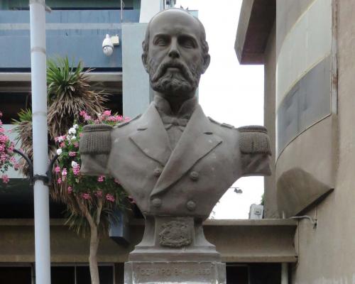 Imagen del monumento Arturo Prat