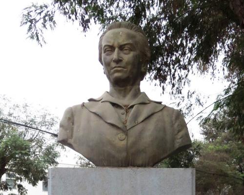 Imagen del monumento GabrieLa Mistral