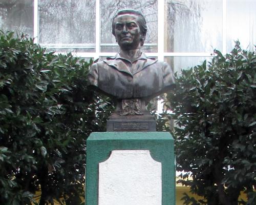 Imagen del monumento GabrieLa Mistral