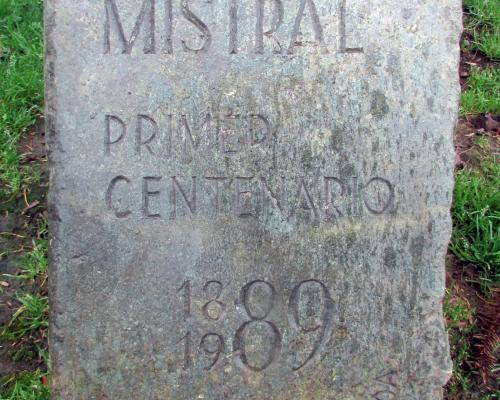 Imagen del monumento GabrieLa Mistral