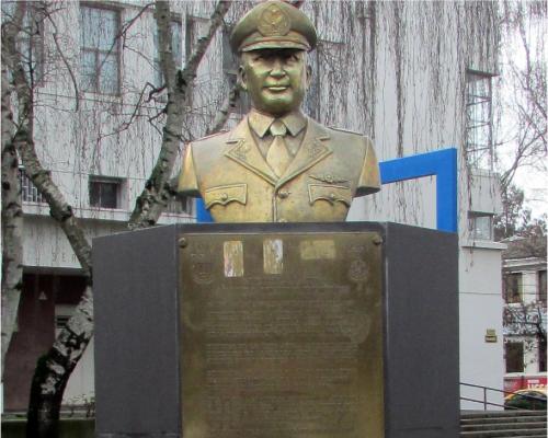 Imagen del monumento Arturo Merino Benítez