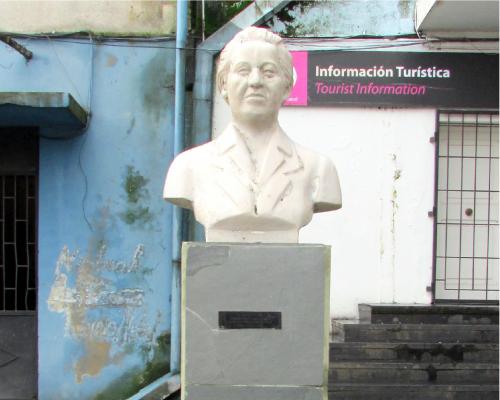 Imagen del monumento GabrieLa Mistral