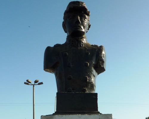 Imagen del monumento Arturo Perez Canto