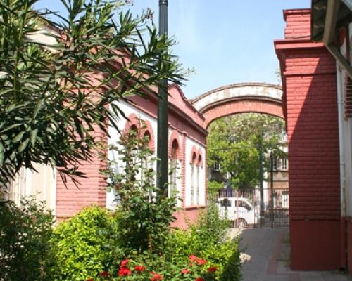 Imagen del monumento Plaza Camilo Mori, Cité Constitución N° 135 y edificios adyacentes