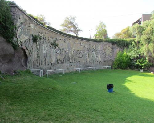 Imagen del monumento Mural obra de María Martner y de Juan O´Gorman del Balneario Tupahue