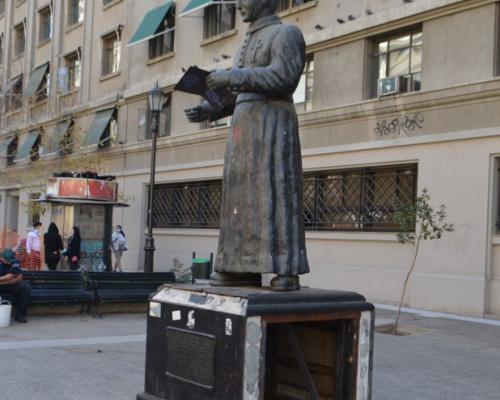 Imagen del monumento A Camilo Henríquez