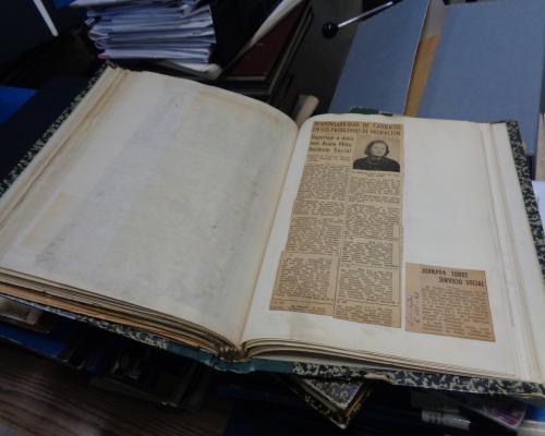 Imagen del monumento 	Colección de memorias y tesis de la Escuela de Trabajo Social de la Pontificia Universidad Católica de Chile