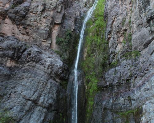 Imagen del monumento Raja de Manquehua - Poza Azul