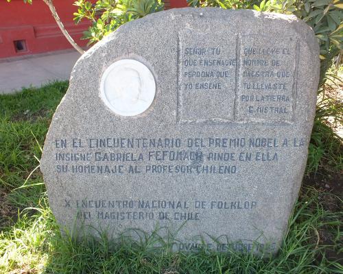 Imagen del monumento GabrieLa Mistral