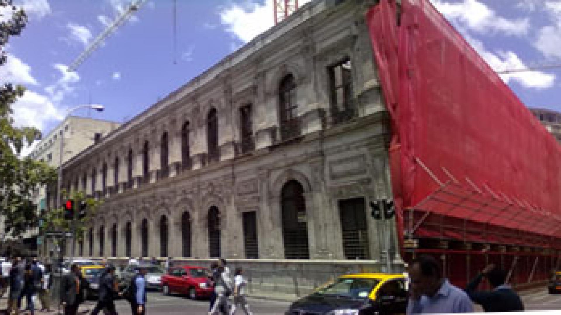 Imagen de Verifican avance en recuperación de fachada del edificio El Mercurio y nueva obra en su interior