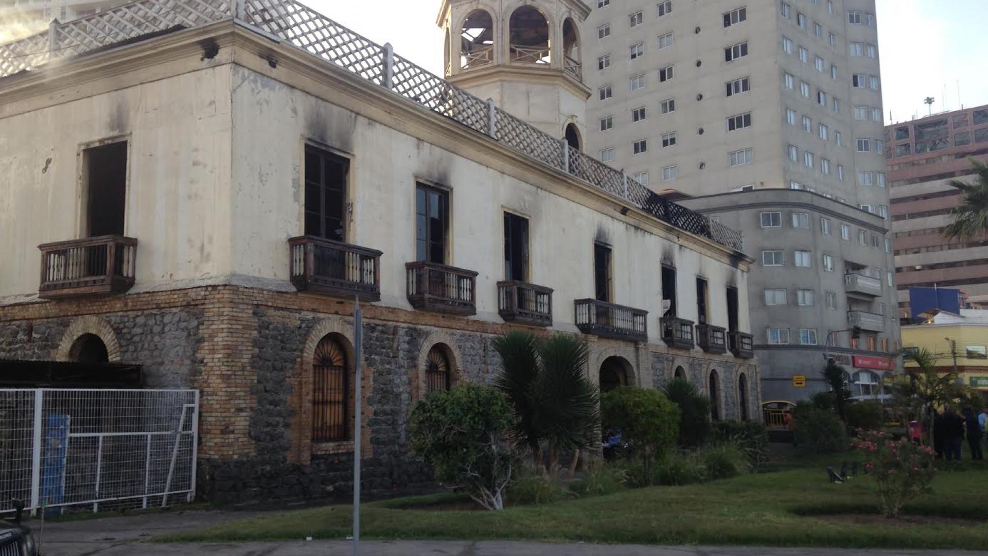 Imagen de Edificio de la ex Aduana de Iquique sufre daños de consideración producto de incendio