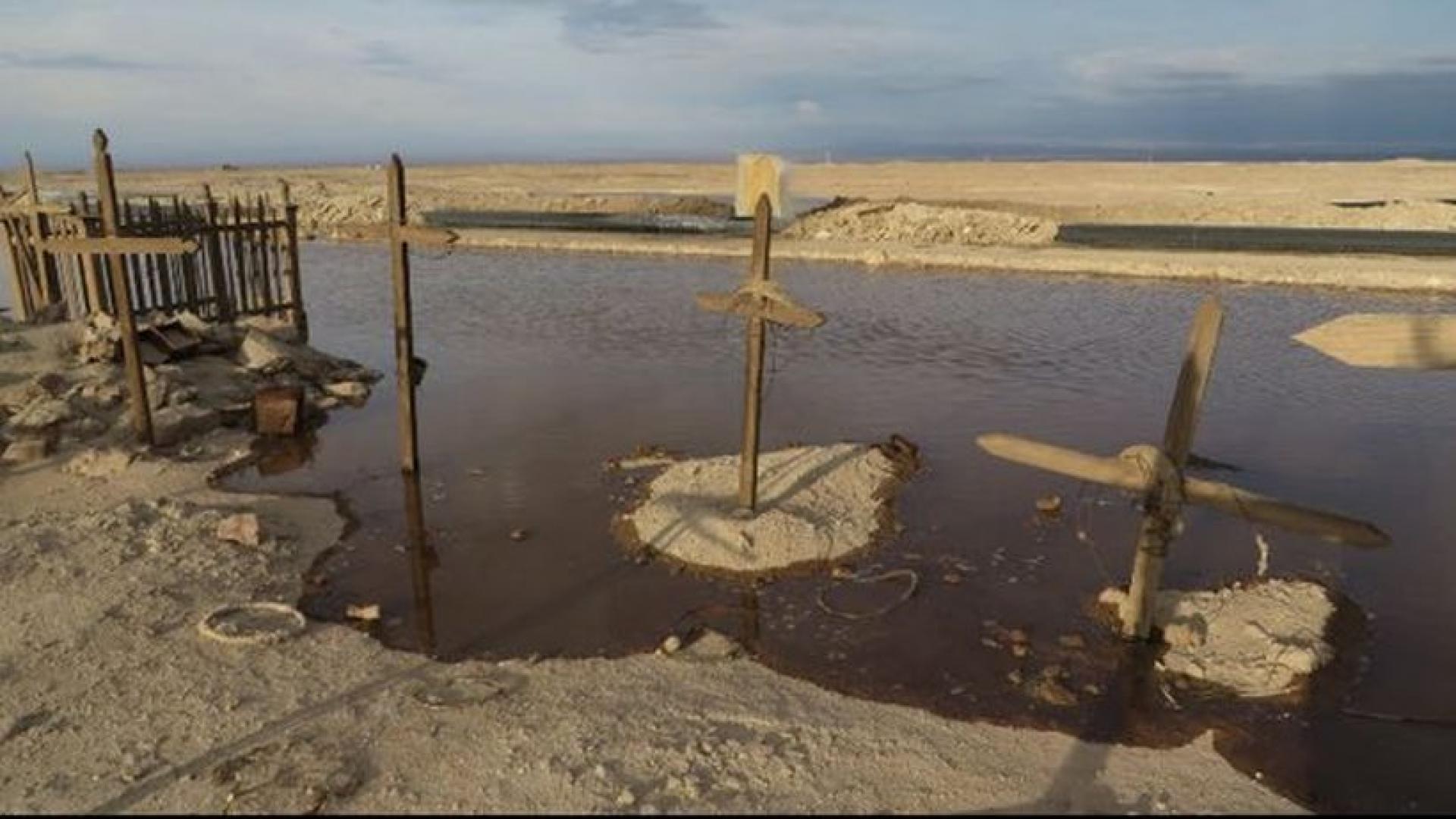 Imagen de Intervención del CMN por grave inundación en cementerio de Negreiros por filtración en planta de yodo en Huara.