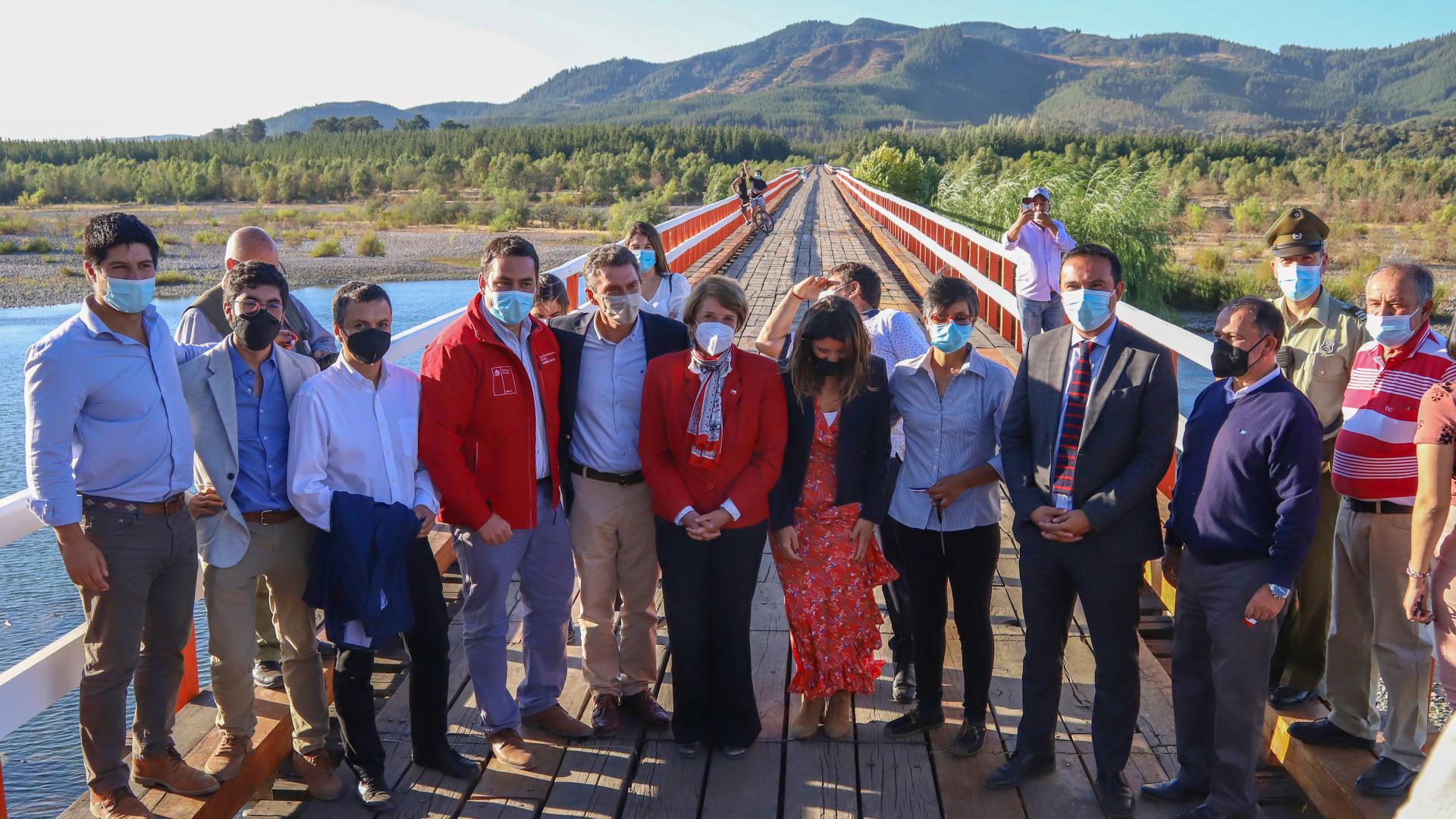 Imagen de Ministra de las Culturas encabeza reapertura al uso peatonal del Puente Confluencia en Ñuble