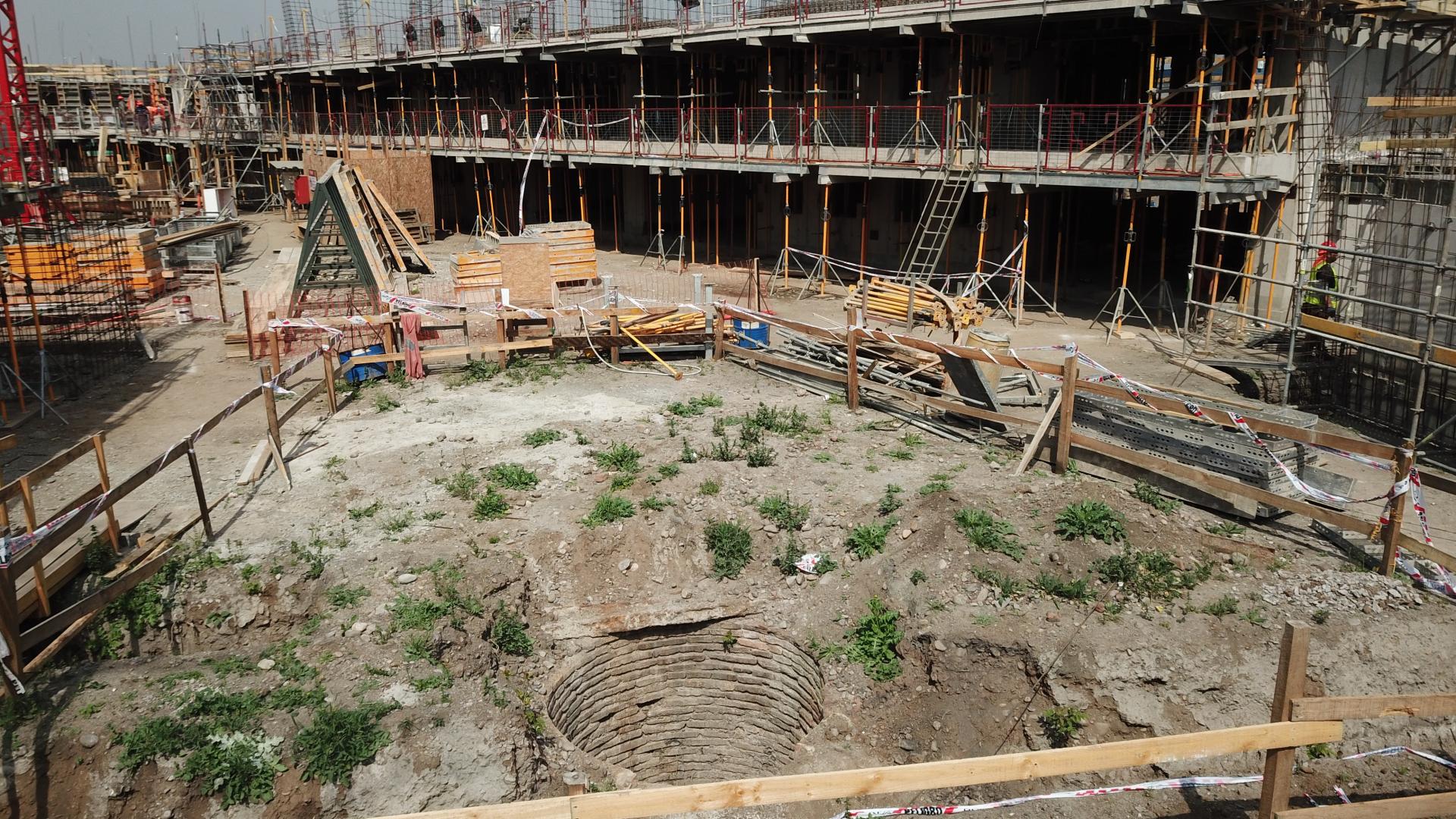 Imagen de El histórico pozo que descubrieron las obras de Maestranza San Eugenio