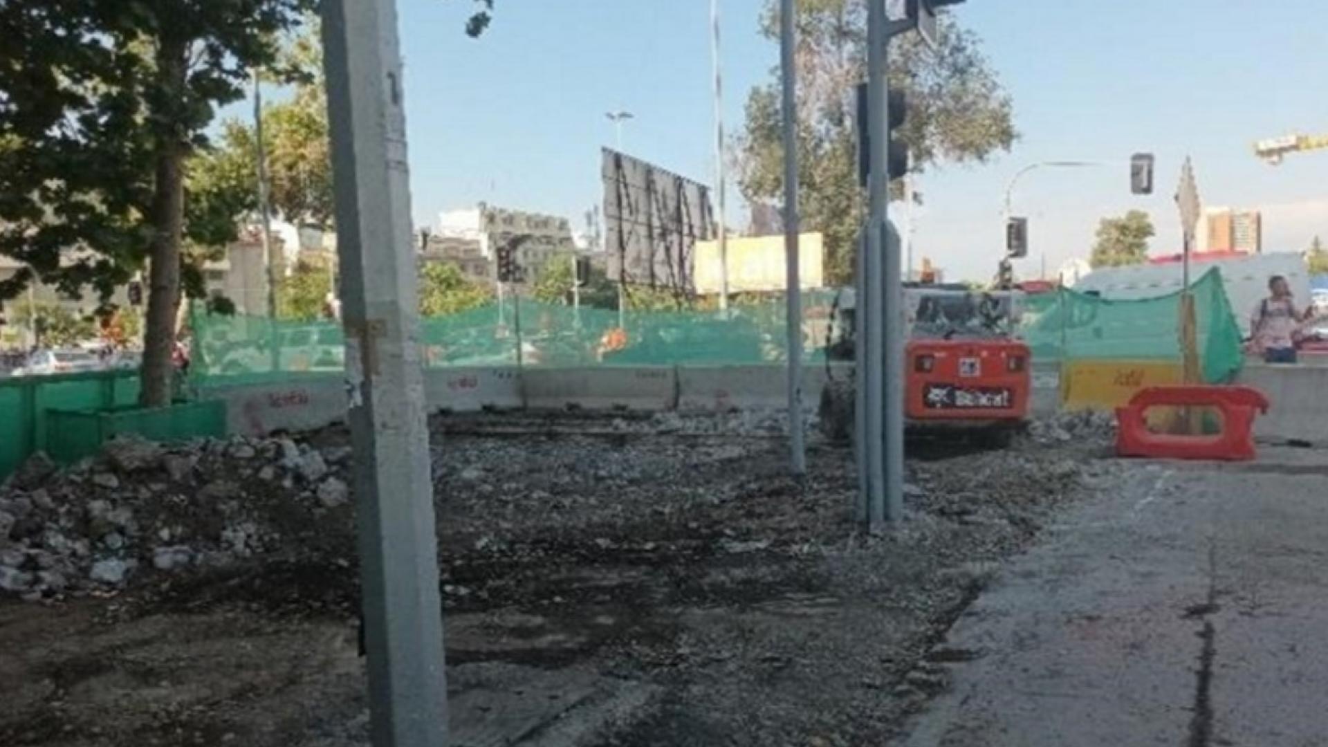Imagen de CMN y MOP acuerdan protección de rieles de tranvía hallados en Plaza Italia sin afectar avance del proyecto vial