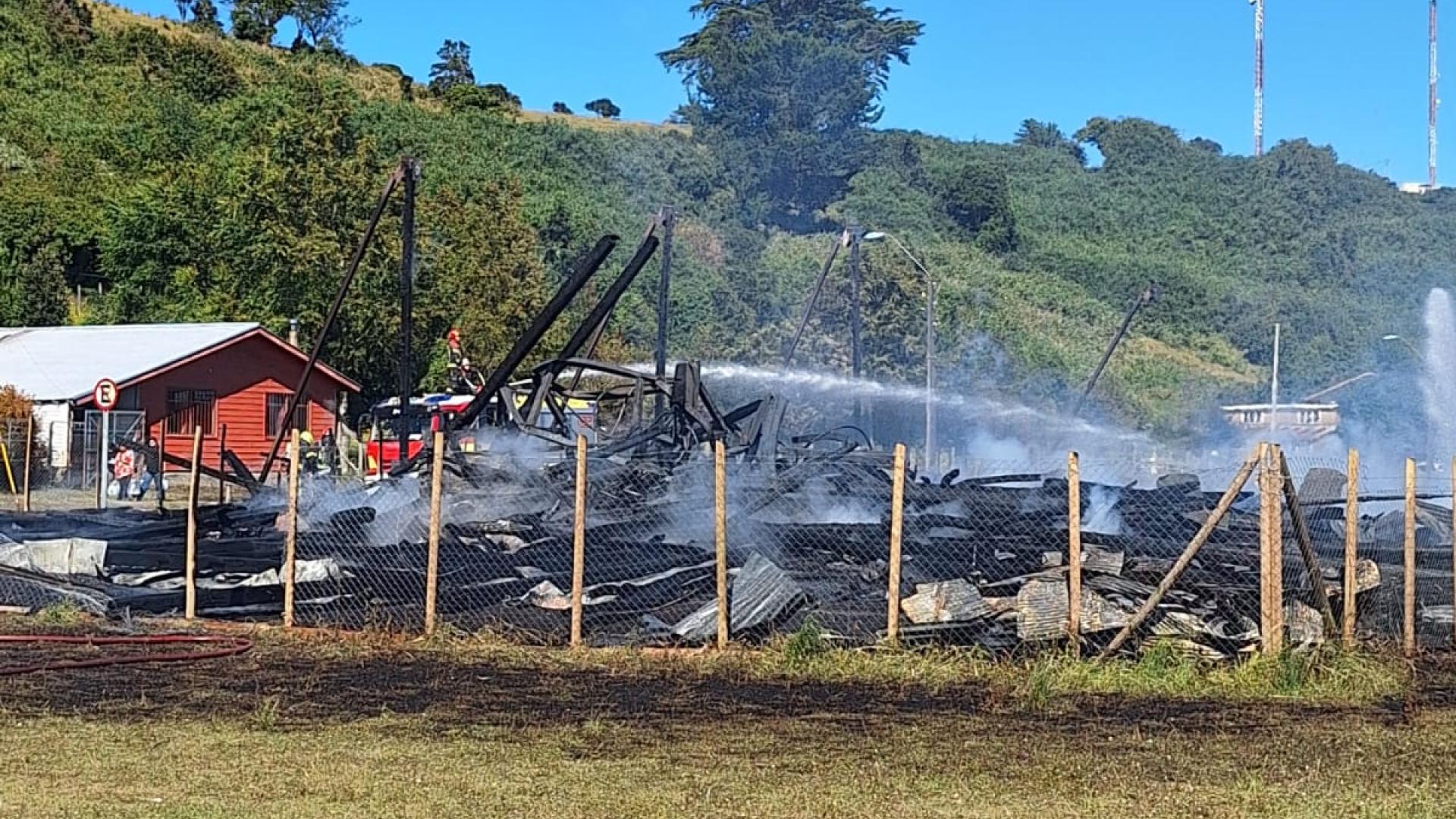 Imagen de Incendio causó pérdida total en Monumento Histórico Iglesia de la Candelaria de Carelmapu