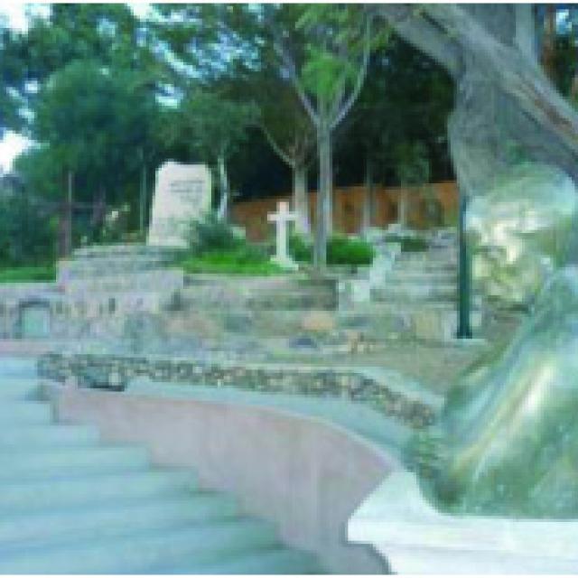 Imagen del monumento Mausoleo erigido a Gabriela Mistral y los terrenos destinados a este objeto, ubicados en la localidad de Montegrande