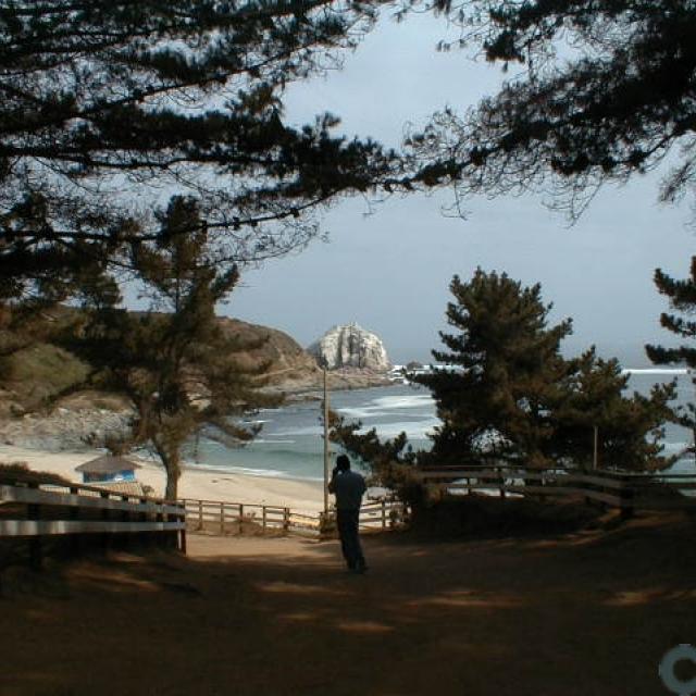 Imagen del monumento Islote o peñón denominado Peña Blanca y Punta de Peña Blanca