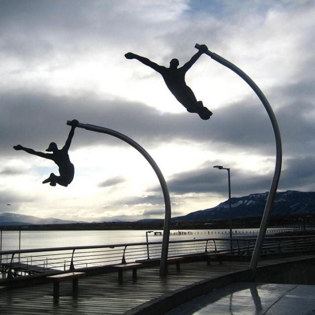 Imagen del monumento Amores de viento en Natales