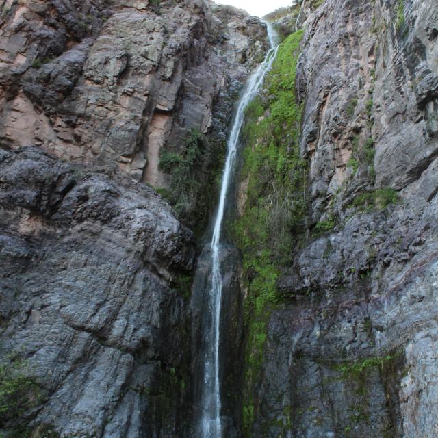 Imagen del monumento Raja de Manquehua - Poza Azul