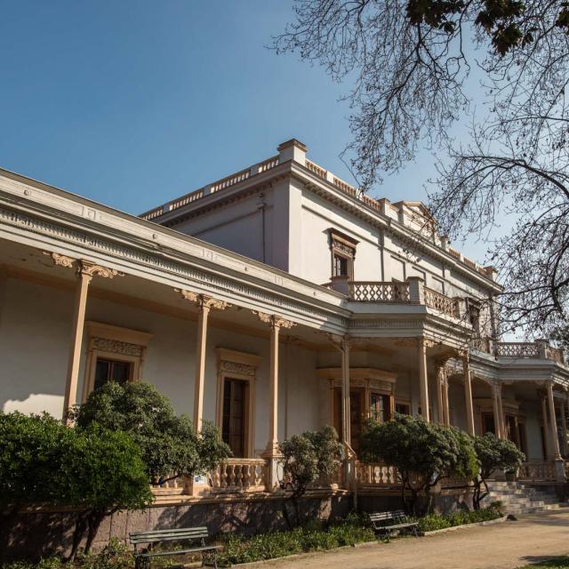 Imagen del monumento Actual Casa de La Cultura de Ñuñoa, incluido el parque que lo rodea