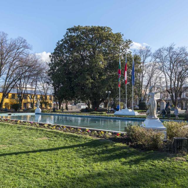 Imagen del monumento Esculturas y espejo de agua, ubicadas en la plaza de Armas de Angol