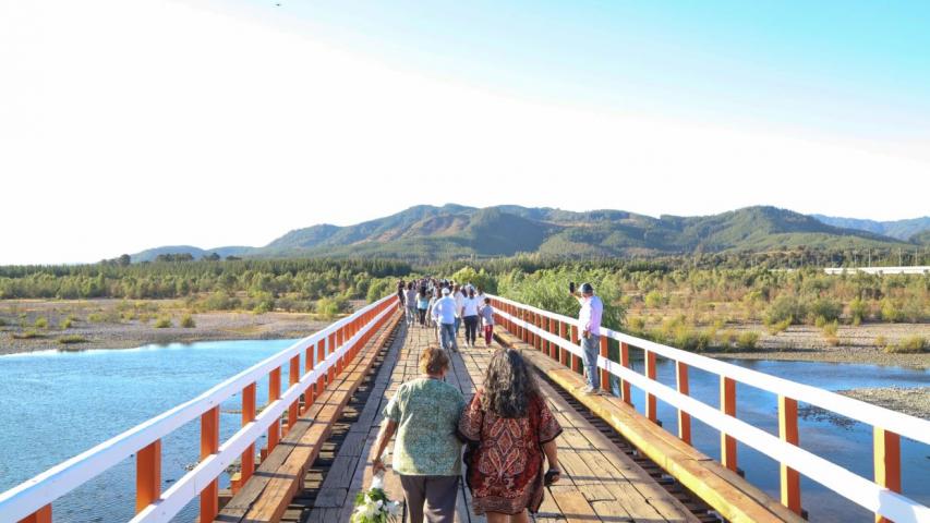 Imagen de Ministra de las Culturas encabeza reapertura al uso peatonal del Puente Confluencia en Ñuble