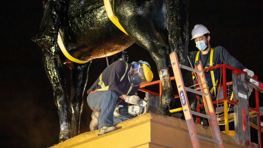Imagen de Culmina con éxito el retiro temporal del monumento al General Baquedano para su restauración