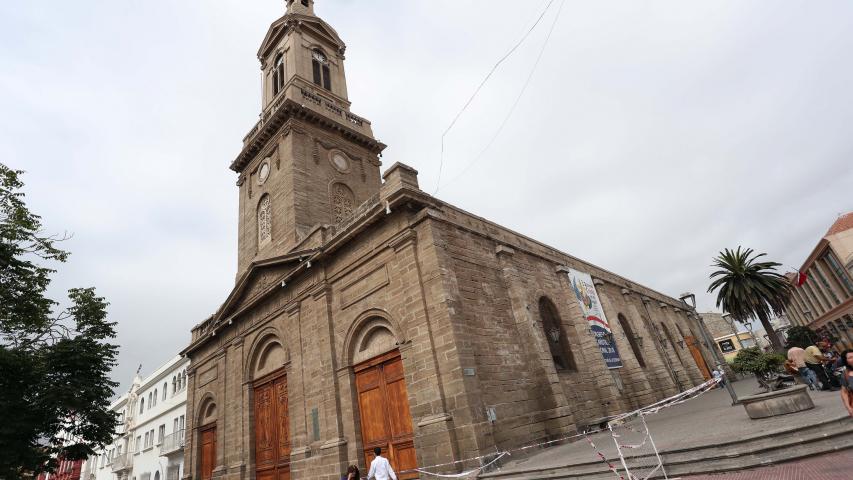 Imagen de Ministra de las Culturas recorre zonas afectadas por sismo en La Serena y anuncia medidas para la reconstrucción del patrimonio dañado