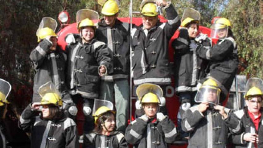 Imagen de Trabajadores del Consejo de Monumentos Nacionales se capacitan en uso y manejo de extintores y mangueras contra incendios