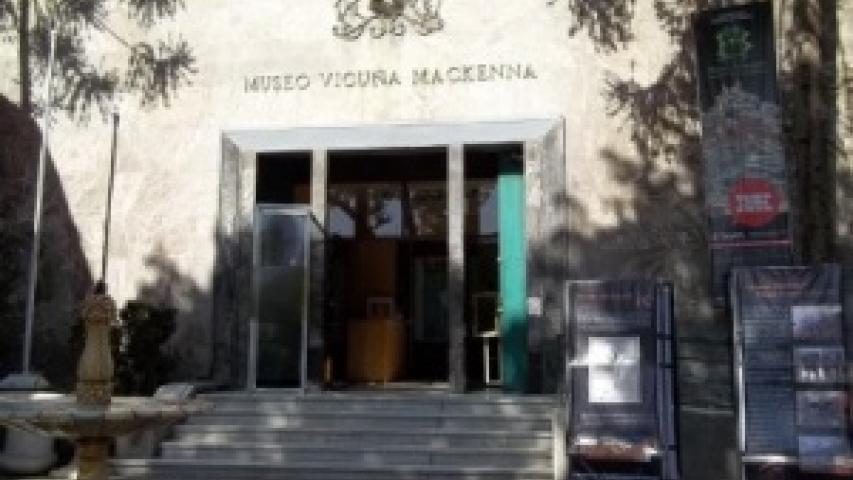 Imagen de Exposición sobre las Momias Chinchorro en el jardín del Museo Benjamín Vicuña Mackenna