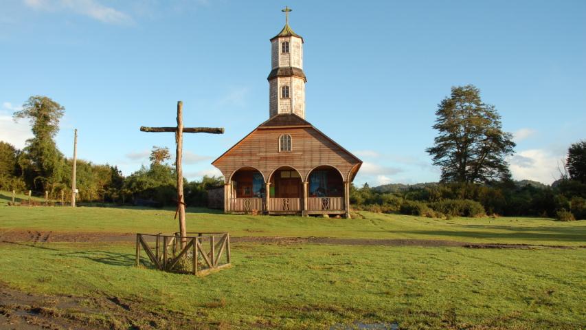 Imagen de Nuevas Zonas Típicas en Chiloé buscan proteger entornos de sus tradicionales iglesias