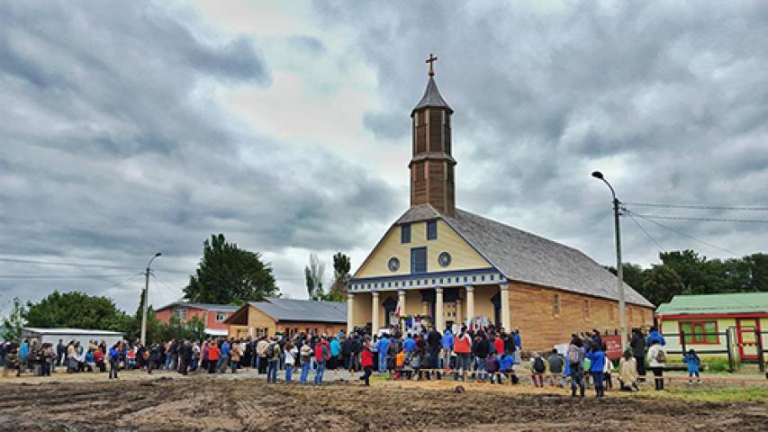 Imagen de Entregan a la comunidad restauración de la Iglesia de Chelín en Chiloé