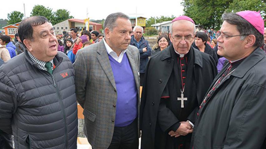 Imagen de Entregan a la comunidad restauración de la Iglesia de Chelín en Chiloé