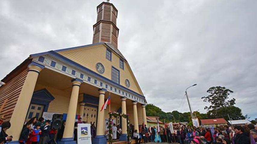 Imagen de Entregan a la comunidad restauración de la Iglesia de Chelín en Chiloé